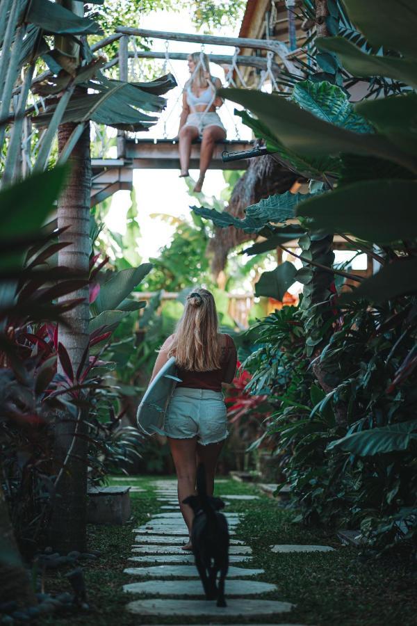 Seaside Tribe - Boutique Surf Stay & Retreat ทานาล็อต ภายนอก รูปภาพ